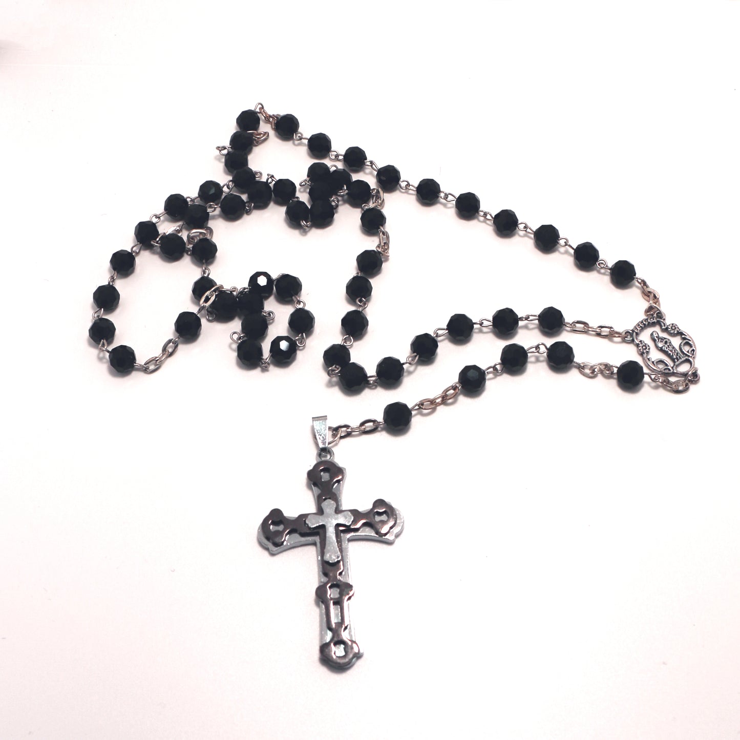 Ginette Reno - Chapelet avec billes noires et croix argentée 174-5