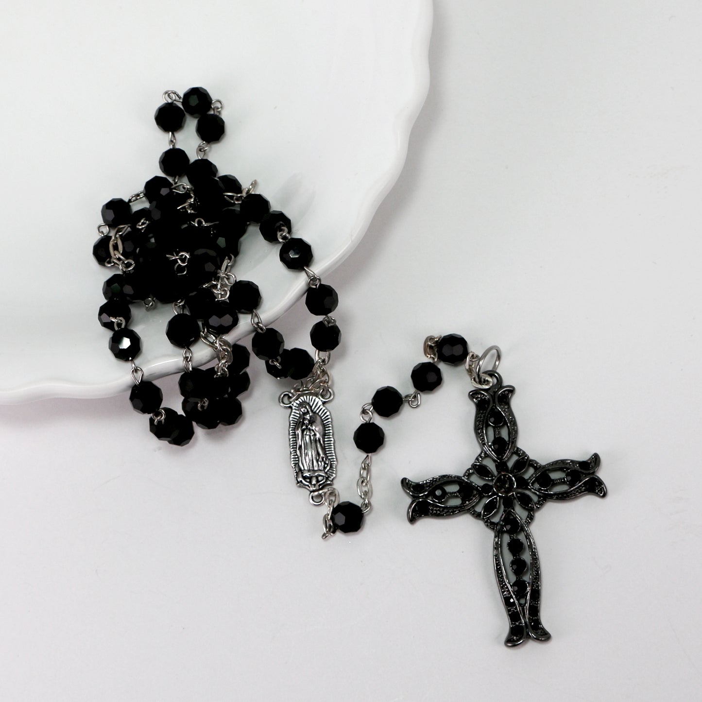 Ginette Reno - Chapelet avec billes noires, croix ornée de pierres noires 284-1