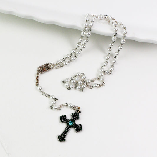 Ginette Reno - Chapelet avec perles blanches, croix ornée turquoise 265-1