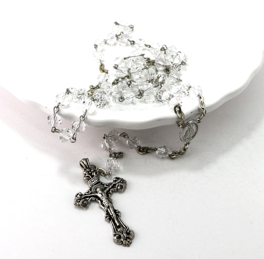 Ginette Reno - Chapelet avec billes translucides, croix ornée du Christ  307-1